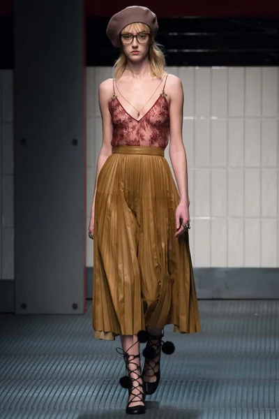 Look 3